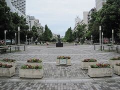 関内駅の方へ戻り、大通公園に寄ってみました。