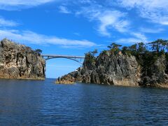 こちらは崖と『君の名は』の映画のロケ地で有名な景勝地ですが、ゼンゼンゼンセ♪ではありません。橋も架けなおされてます