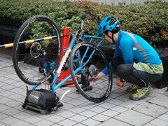 渋谷駅方面へ走っているときにパンク。

渋谷のど真ん中でパンク修理。