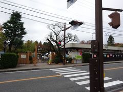 りんご並木を抜けると動物園がありました。
残念ながらこの日はお休み。