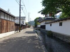 　この道は寺前・鯉通り。
