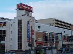 小樽駅前に来ました。駅前には長崎屋という大きな商業施設が。ドンキホーテもあります。