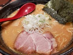 新千歳空港
麺屋 開高

最後にすみれで味噌ラーメン食べたかったのに札幌まで行く時間なかった&#128546;なので空港へ早めに戻り別の味噌ラーメン。