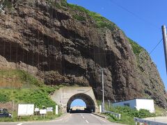 駐車場と乗り場はこの先

クルーズ後　車に戻ったら
カモメの糞だらけになっていたので止める場所注意

散歩がてらに歩いても良ければ道の駅とかに
車を止めれば駐車料金も掛からない
