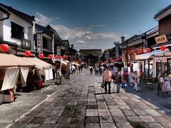 仲見世通りでお土産を買います。