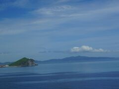 姫沼展望台からは礼文島が見えました。車窓より