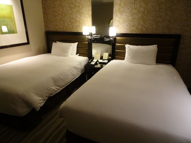 ベッドサイズ	120cm × 203cmツイン