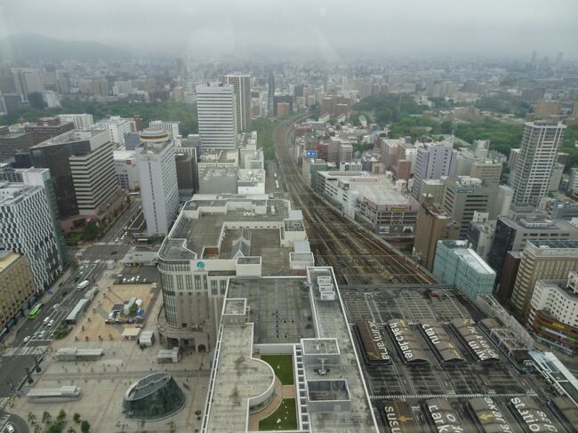 ３５階からの札幌市内<br />レンタカーで雨の中を神威岬に出掛けます。神威岬は札幌から車で約2時間です。<br /><br />札幌駅方向