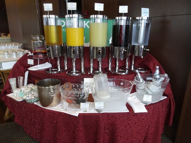 ドリンクコーナー<br />他はお客さんが多く撮影断念