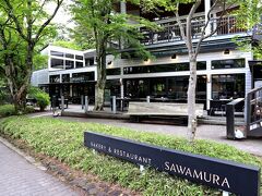 インディゴ軽井沢のある南軽井沢交差点は、軽井沢駅まで歩いて30分弱…。
バスも1時間に1本程度、、、
レンタサイクルも無いし、そんな中、旧軽井沢まで行くには、駅に行く以上に不便～。
さて、どうする？