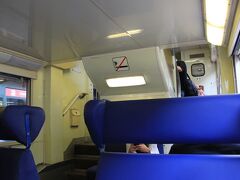 メストレ駅からローカル電車でヴェネツィア・サンタ・ルチーア駅へ。電車は頻繁にあって13分程の乗車でヴェネツィア・サンタルチア駅に着く。