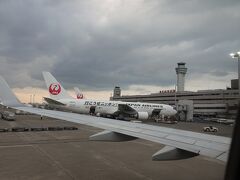 アッと言う間に羽田空港着、1時間も飛んでないです