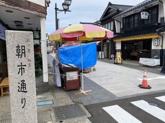 ホテルのマイクロバスで輪島朝市通りに送ってもらいました。