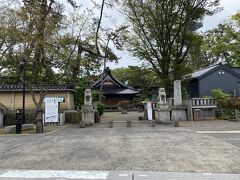 朝市通りから少し歩いたところに重蔵神社の本殿がありますのでこちらにもお参りします。