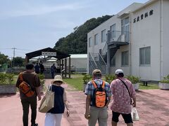 その後、長崎高島石炭資料館を見学。
満員くらいの乗船率だったので我が家は見学もそこそこに船に戻りました。

何故って？左側をゲットする為です。