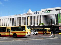 平塚駅☆
止まっているバスは神奈川を代表する「神奈川中央交通（かな中）」のバス。