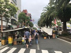 ホテルの目の前が市なんて、とても便利