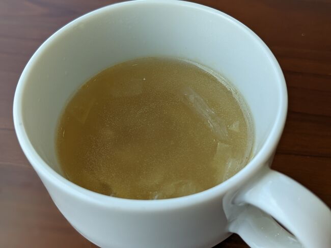 コーンが入った、コンソメ系スープ。<br />好みの味ではなかった。