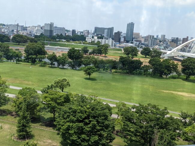 先客がいましたが、空いてました。<br />窓際だと、豊田駅前の眺望が見えます。