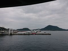 食後はチェックアウトして松山観光港へ
今日はフェリーで呉に向かいます

瀬戸内海汽船のシーパセオ

http://setonaikaikisen.co.jp/newferry/concept/