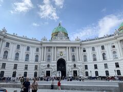 午後に来た時は、
このように観光客がた～くさんで
あまり綺麗な写真が撮れず。。

写真映えを狙うなら、朝一番に行くべし！ですね！