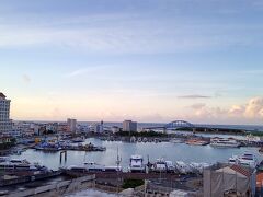 ３日目の朝、離島ターミナル前のホテルミヤヒラ、美崎館7階オーシャンビューからの眺め。