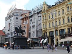 イェラチッチ総督の騎馬像があるイェラチッチ広場。