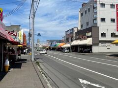 約1km歩いてやってきたのは
札幌市中央卸売市場の場外市場

そう、まずは朝メシ♪
腹が減っては旅はできぬ！