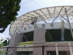 羽田発のANAで伊丹空港へ向かいます。
ほぼ満席に近かったと思います。
伊丹空港で用事があったのですが、まだそれまでは時間があったので時間を潰します。
向かったのは豊中ローズ球場です。