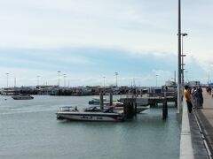 バリハイピアはまだ人もまばら。