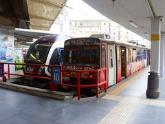 今日はこのヴェスヴィオ周遊鉄道に乗ってポンペイ遺跡へ向かいます。