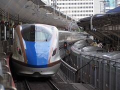 早朝、東京駅にいます。これから上越新幹線に乗って、まずは長岡へと向かいます。。