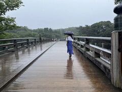 晴れていたら端から見える川がとても綺麗だったと思います。