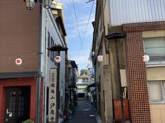 こちらは浄泉寺への参道。