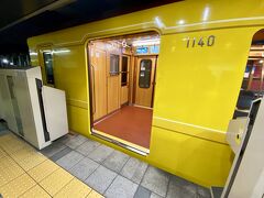 『（東京メトロ）銀座線』

浅草駅からダッシュで地下鉄「銀座線」に飛び乗ったところ...