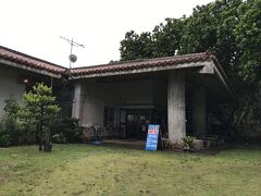 雨が降っているので、宿前の黒島ビジターセンターへ