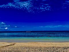 気を取り直して、吉野海岸へ。
一昨年、干潮時に来てしまったので潮位チェックを怠らず。

なにより、凄まじく青い海と空に言葉を失います。
