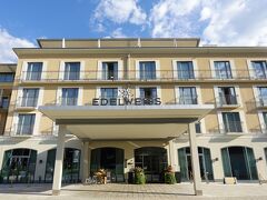 ケーニヒス湖から10分ぐらいの所にあるエーデルワイスホテル
HOTEL EDELWEISS BERCHTESGADEN　 double room junior suite 
 Total 482.20ユーロ
    https://www.edelweiss-berchtesgaden.com/en/
2時ぐらいだったし早いかなと思ったけどチェックイン出来ました。
車寄せでトランクを下ろすのかと思ったら駐車場に行くようにと。