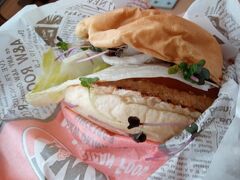 ３日目
朝からAWというハンバーガー店へ
海外や沖縄にしかないお店らしい

もちろん初めてだが美味しくてびっくり
