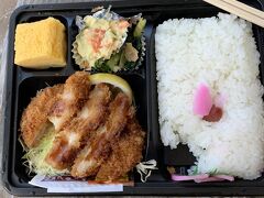 食堂も無いのでス－パ－で弁当