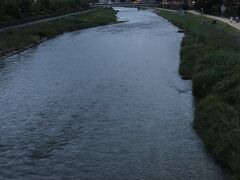 ゆったりと流れる鴨川