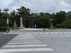 出雲市駅前から正門前までバス
勢溜の大鳥居から参拝