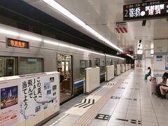福岡空港はとても交通の便が良い。
ごはんを求めて地下鉄に乗車