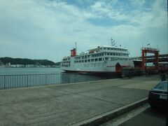 10分ほどで海が見えて来た。
居た！！今日乗るのは「かなや丸」だ。東京湾フェリーは、もう一隻「しらはま丸」と２隻体制で運航している。