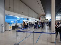 6月25日(土)
　おはようございます。土曜日朝ですが、伊丹空港もかなり客足が戻っている様子です。今年度初有休を月曜、火曜と2日取得して、三泊四日の旅です。ここまでかなりの激務だったので、ようやく一休みという感じです。
