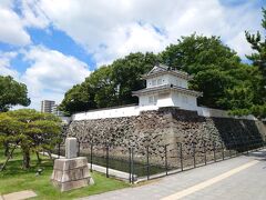 繁華街を通り抜け、県庁の近くにある「大分城址公園」へ。