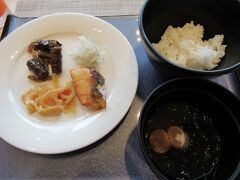 【ANAクラウンプラザホテル神戸・朝食】

朝から山道を歩き散歩したので、普段よりもずっとお腹が空いてます。
まずは和食から･･･
