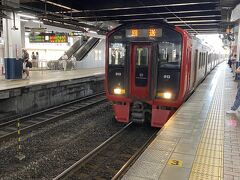 小倉で乗り換え博多駅へ。仮想青春18きっぷ旅のため、予定通りもう名古屋まで鈍行列車を貫きます。
しかし切符を買う時間が結構めんどくさく時間かかります。