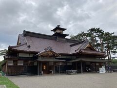 再建された箱館奉行所。立派な建物ですね！