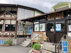 ここどこ？
道の駅おのこ？
多分今までも前の道を通ってだんだろうけど、初めて車を停めた。
こじんまりとした道の駅で、既にレストランは閉まり、お店のあまり売っているものはなくなっていたけど、後で口コミを見るとレストランが美味しいんだとか。また今度レストランが開いている時間に来たら雰囲気が違っているかも。